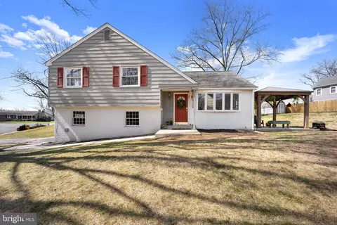 632 Old School House Dr, Springfield, PA 19064