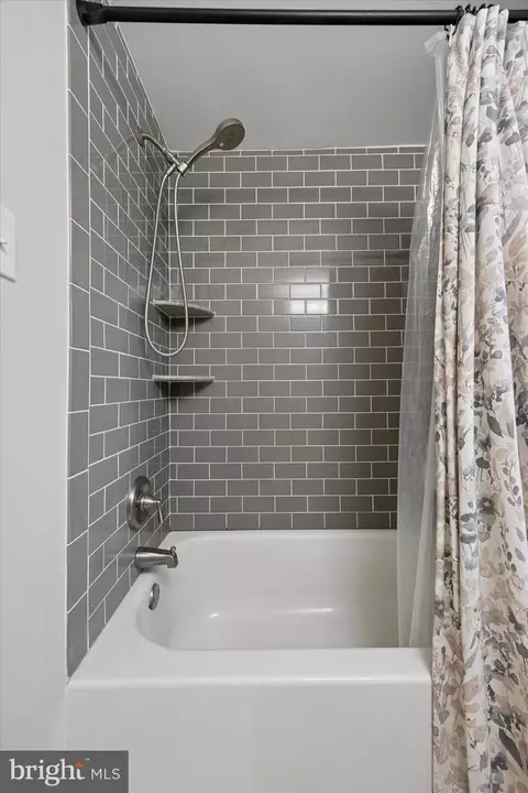 Bath - 732 Rhoads Dr, Springfield, PA 19064 photo 2 of 3