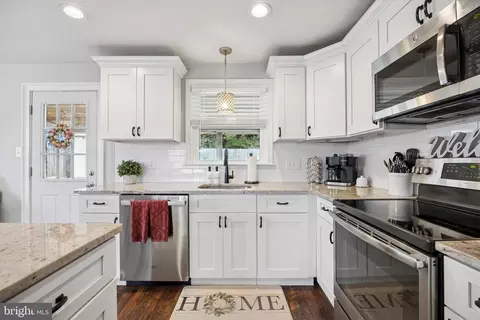 Kitchen - 732 Rhoads Dr, Springfield, PA 19064 photo 2 of 2