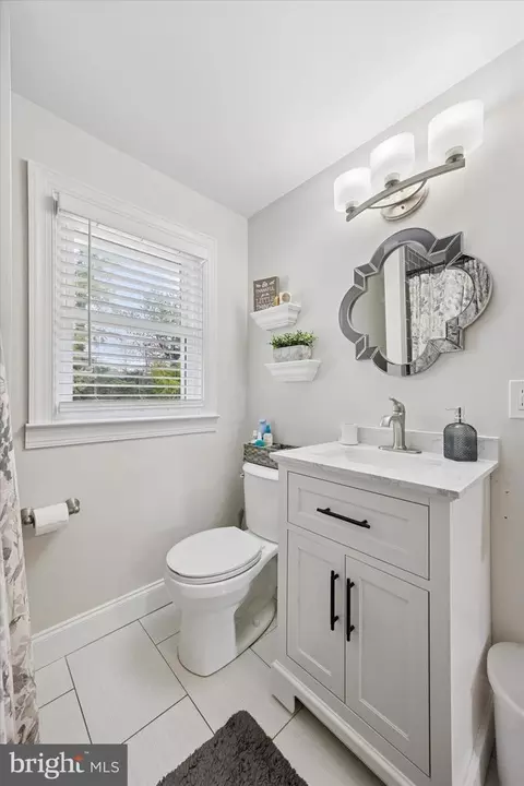 Bath - 732 Rhoads Dr, Springfield, PA 19064 photo 1 of 3