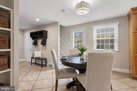Entry Way - 66 Oakford Rd, Wayne, PA 19087 photo 4 of 12