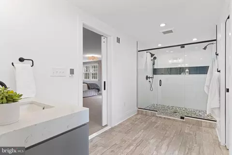 Bath - 66 Oakford Rd, Wayne, PA 19087 photo 1 of 4