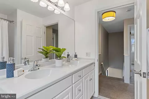 Bath - 66 Oakford Rd, Wayne, PA 19087 photo 4 of 4