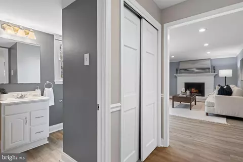 Entry Way - 66 Oakford Rd, Wayne, PA 19087 photo 6 of 12