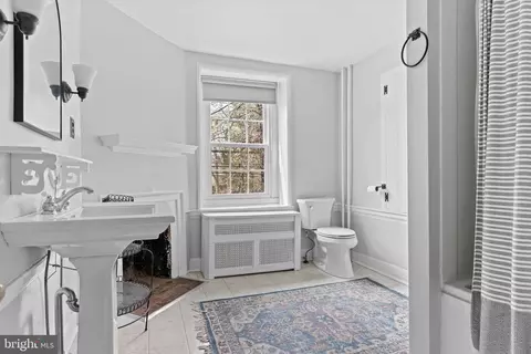 Bath - 1 E Brookhaven Rd, Wallingford, PA 19086 photo 2 of 3