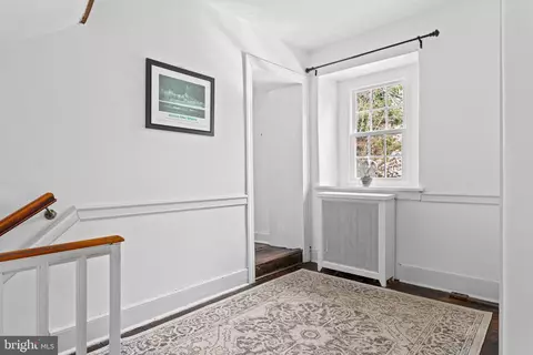 Entry Way - 1 E Brookhaven Rd, Wallingford, PA 19086 photo 3 of 5