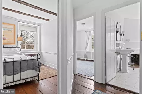 Entry Way - 1 E Brookhaven Rd, Wallingford, PA 19086 photo 2 of 5