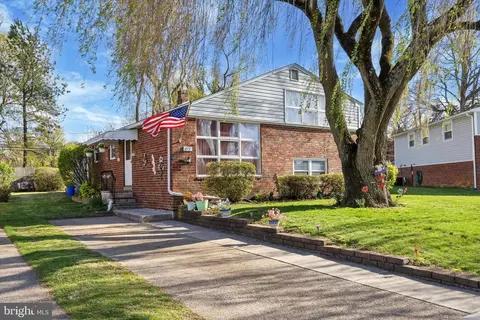 812 Hawthorne Ave, Secane, PA 19018