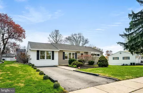 2229 Springhouse Ln, Aston, PA 19014