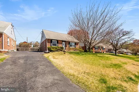 949 Greenbriar Ln, Springfield, PA 19064