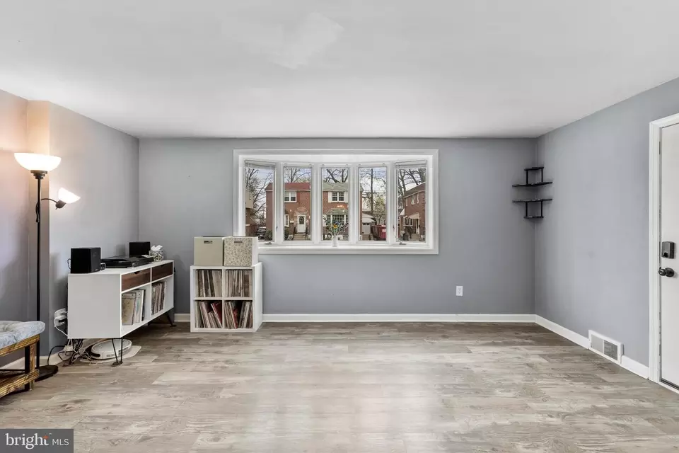 Living - 712 Tasker St, Ridley Park, PA 19078 photo 2 of 2