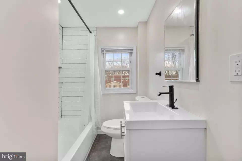 Bath - 712 Tasker St, Ridley Park, PA 19078 photo 1 of 1