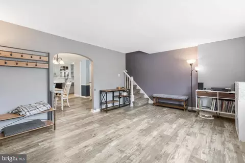 Entry Way - 712 Tasker St, Ridley Park, PA 19078 photo 1 of 5