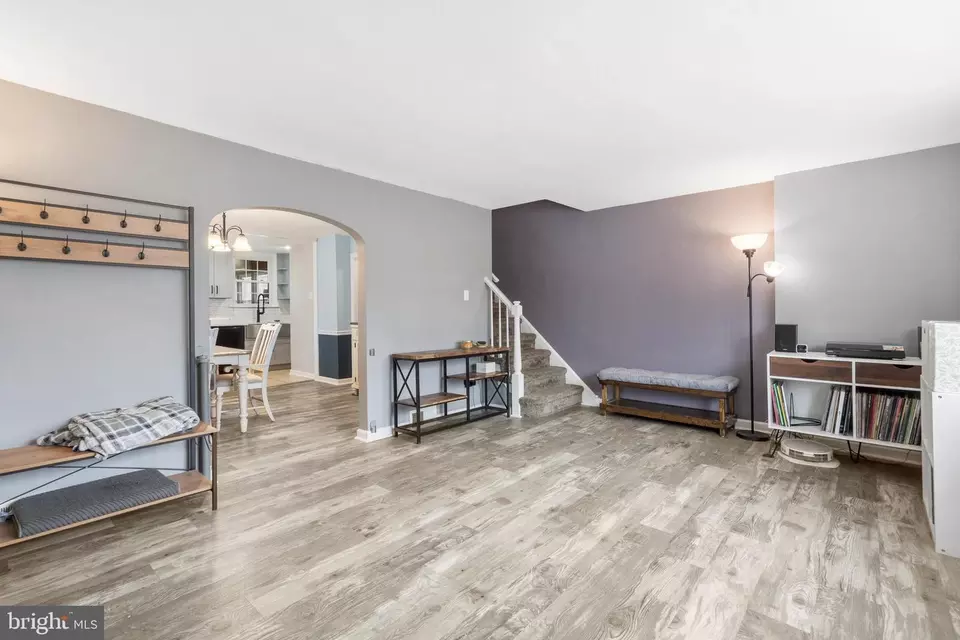 Entry Way - 712 Tasker St, Ridley Park, PA 19078 photo 1 of 5