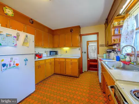 Kitchen - 2601 Larkin Rd, Boothwyn, PA 19061 photo 2 of 4