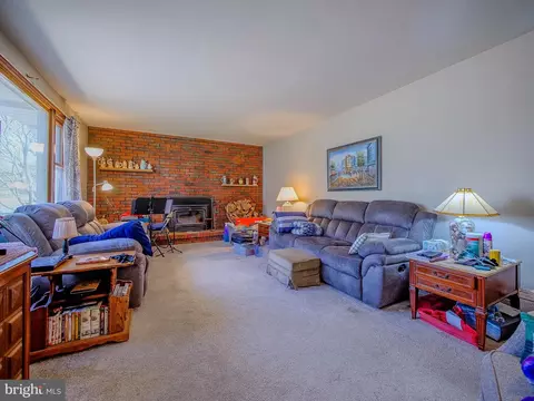 Living - 2601 Larkin Rd, Boothwyn, PA 19061 photo 1 of 4