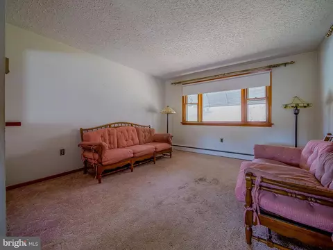Living - 2601 Larkin Rd, Boothwyn, PA 19061 photo 3 of 4