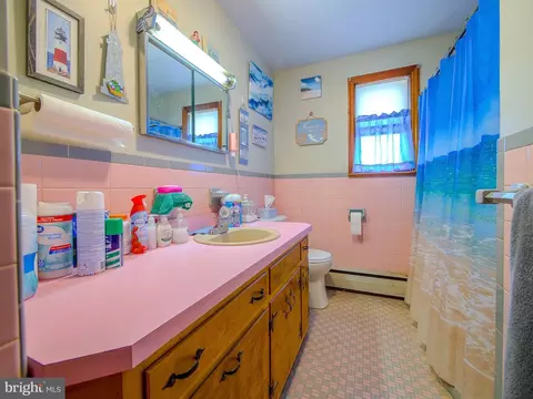 Bath - 2601 Larkin Rd, Boothwyn, PA 19061 photo 1 of 2