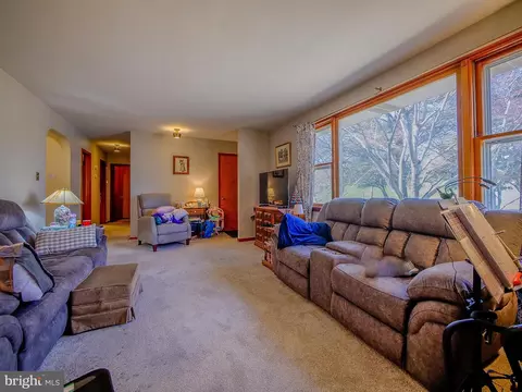 Living - 2601 Larkin Rd, Boothwyn, PA 19061 photo 2 of 4