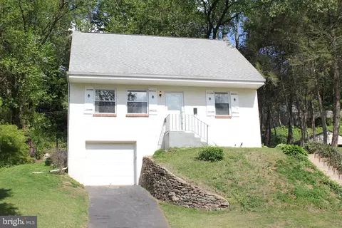 1352 Valley Rd, Woodlyn, PA 19094