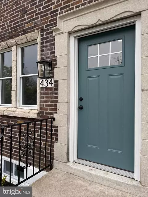 434 Westmont Dr, Collingdale, PA 19023