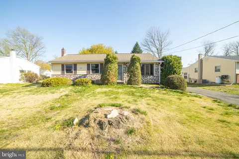465 Dutton St, Aston, PA 19014