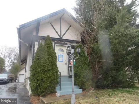 49 S Woodlawn Ave, Aldan, PA 19018