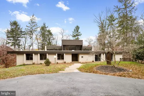 390 S Bryn Mawr Ave, Bryn Mawr, PA 19010
