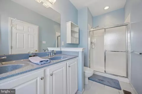 Bath - 32 Dresner Cir, Upper Chichester, PA 19061 photo 1 of 2