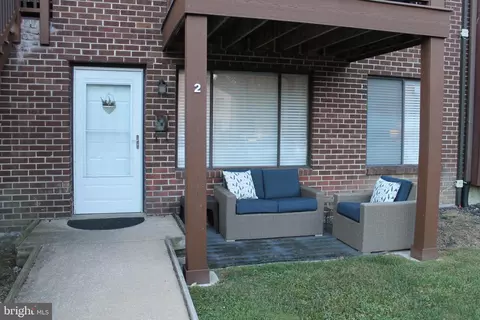 5200 Hilltop Dr #D-2, Brookhaven, PA 19015