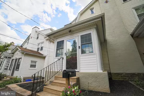528 Wales Rd, Havertown, PA 19083
