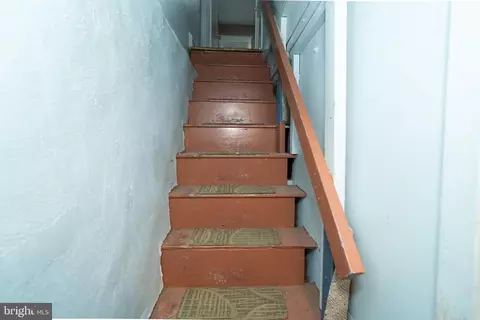 Entry Way - 7209 Hazel Ave, Darby, PA 19082 photo 4 of 8
