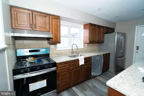 Entry Way - 7209 Hazel Ave, Darby, PA 19082 photo 1 of 8