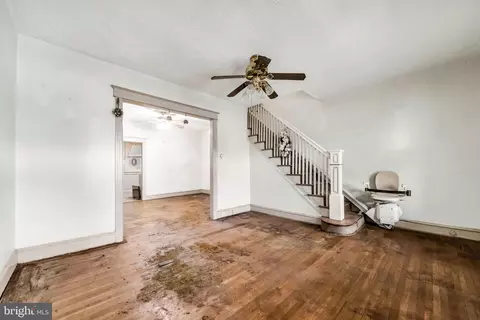 Living - 52 Golf Rd, Darby, PA 19023 photo 1 of 5