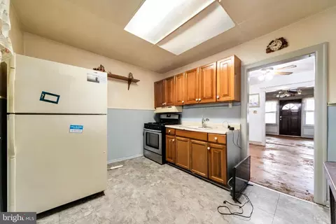 Entry Way - 52 Golf Rd, Darby, PA 19023 photo 2 of 4