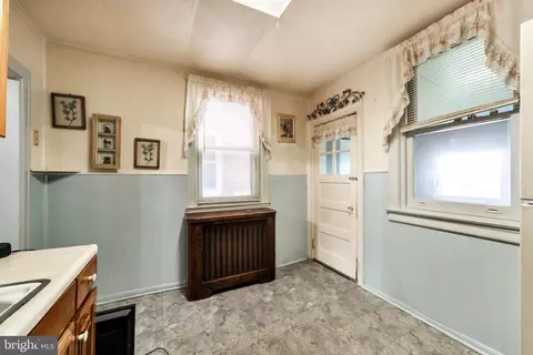 Entry Way - 52 Golf Rd, Darby, PA 19023 photo 3 of 4