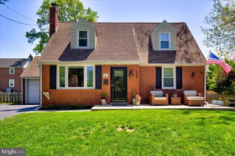 172 E Scenic Rd, Springfield, PA 19064