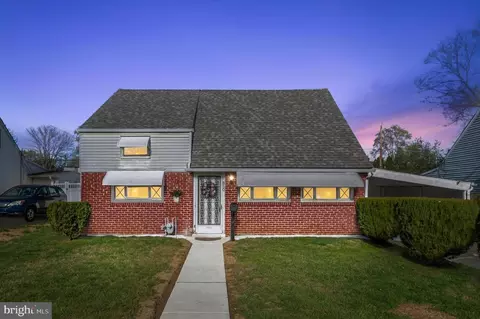 850 Bobwhite Ln, Secane, PA 19018