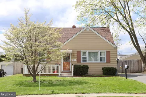 204 Upland Rd, Brookhaven, PA 19015