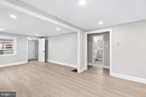 Entry Way - 2205 Dutton Mill Rd, Aston, PA 19014 photo 3 of 13