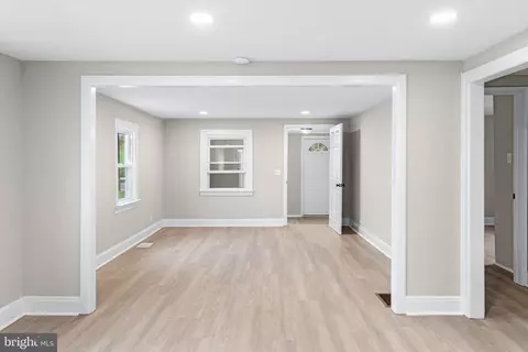 Living - 2205 Dutton Mill Rd, Aston, PA 19014 photo 5 of 5
