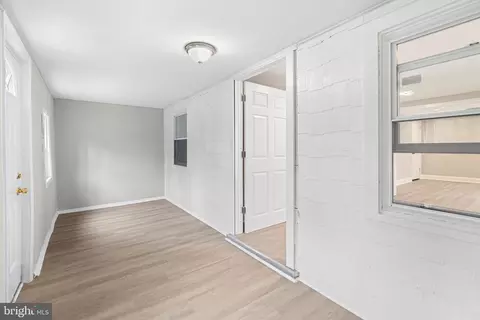 Entry Way - 2205 Dutton Mill Rd, Aston, PA 19014 photo 1 of 13