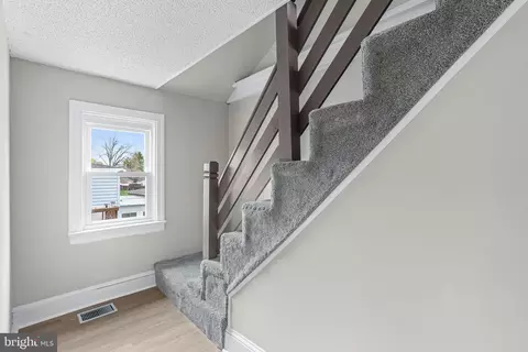 Entry Way - 2205 Dutton Mill Rd, Aston, PA 19014 photo 9 of 13