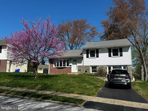 214 Cranbourne Dr, Broomall, PA 19008