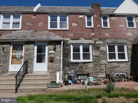 268 S Bayberry Ln, Darby, PA 19082