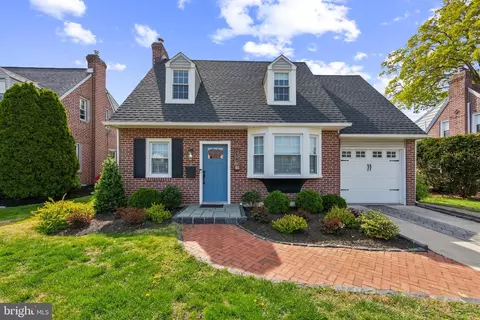 215 Ivy Rock Ln, Havertown, PA 19083