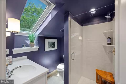 Bath - 21 Greythorne Woods Cir, Wayne, PA 19087 photo 4 of 4