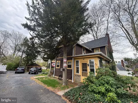 4035 W 9th St, Marcus Hook, PA 19061