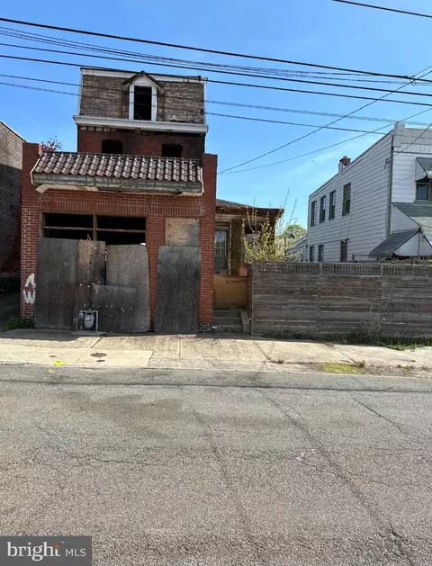 327 329 Pennell St Aly, Chester, PA 19013