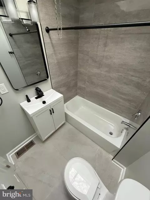 Bath - 413 Copley Rd, Darby, PA 19082 photo 1 of 2